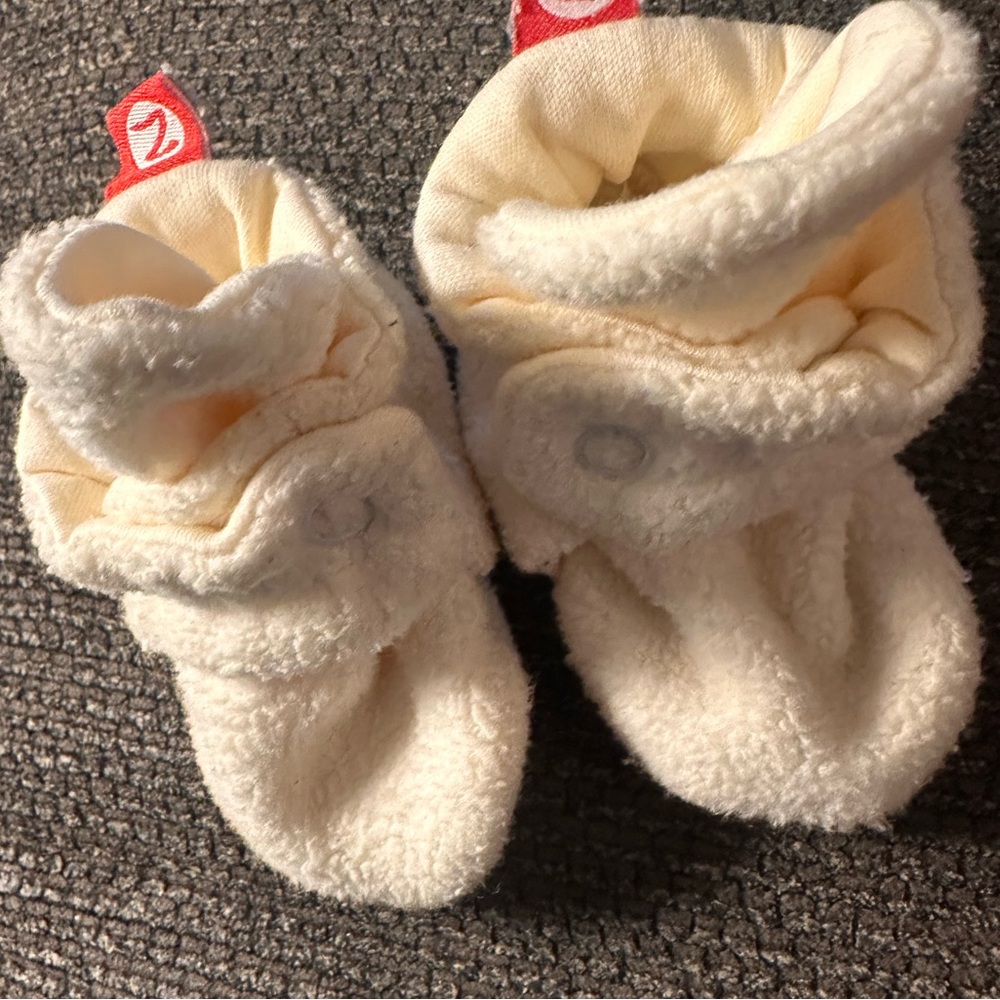 Zutano Baby booties 0-3month.